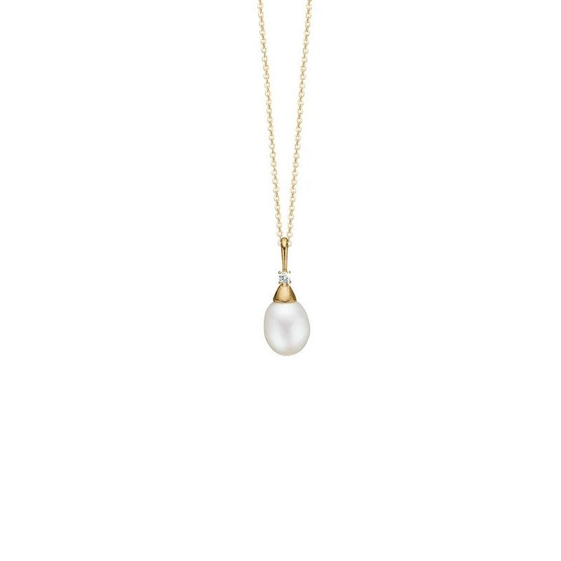 Aagaard vedhæng i 8 kt guld med oval perle og zirkonia samt forgyldt sølvkæde 45 cm.
